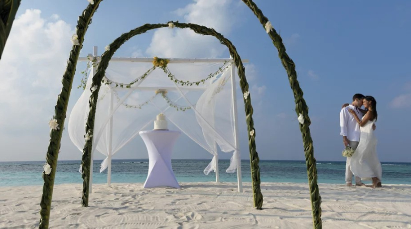 Movenpick Resort Kuredhivaru Maldives: свадебная церемония в подарок
