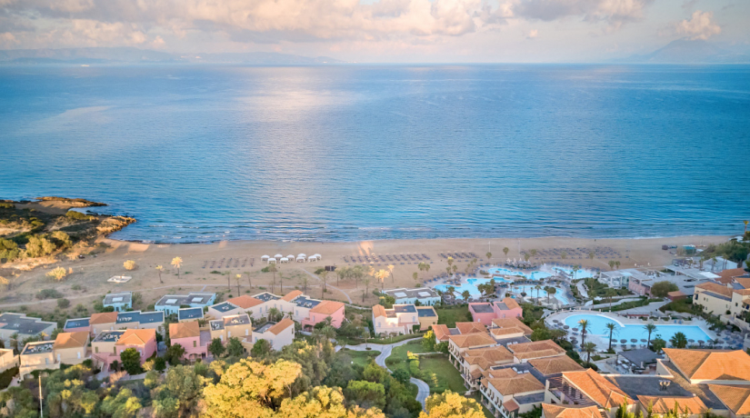 Grecotel Riviera Olympia & Aqua Park: всё лето дети проживают бесплатно