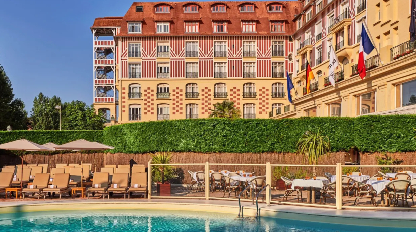 Hôtel Barrière Le Royal Deauville: Довиль статусный и элегантный