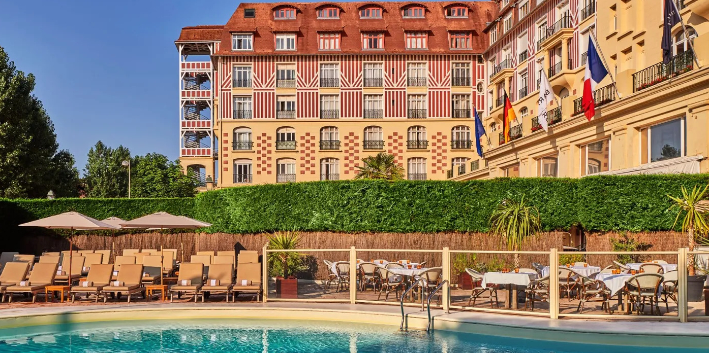 Hôtel Barrière Le Royal Deauville: Довиль статусный и элегантный