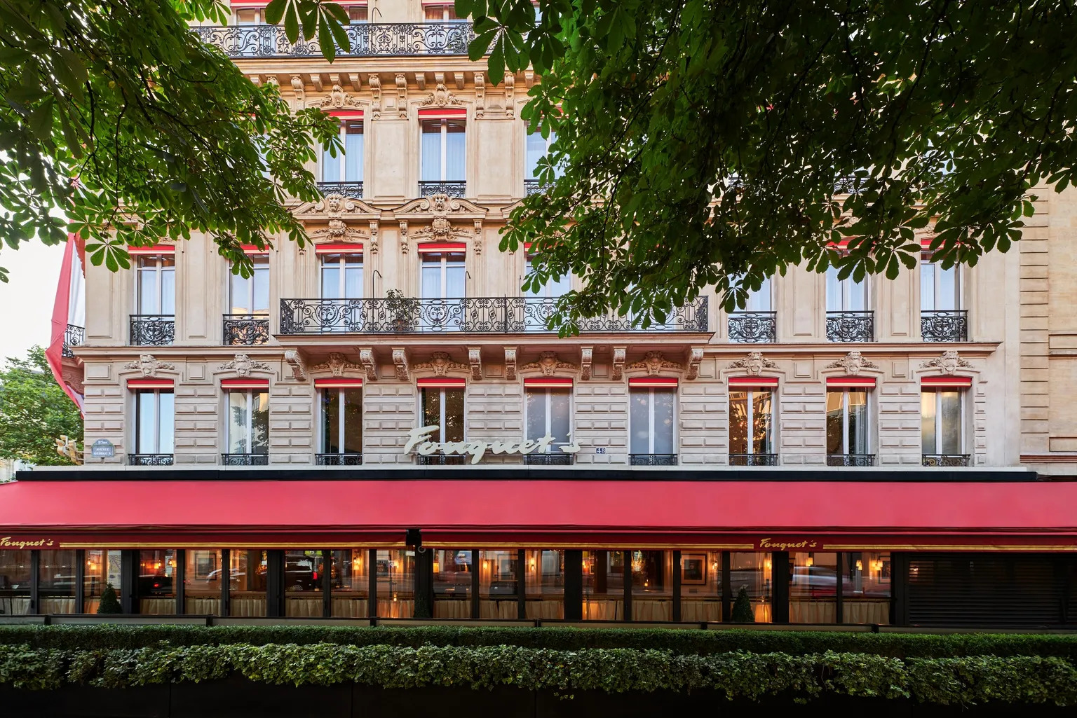 Hôtel Le Fouquet’s Paris: парижские каникулы с шиком, три аргумента за