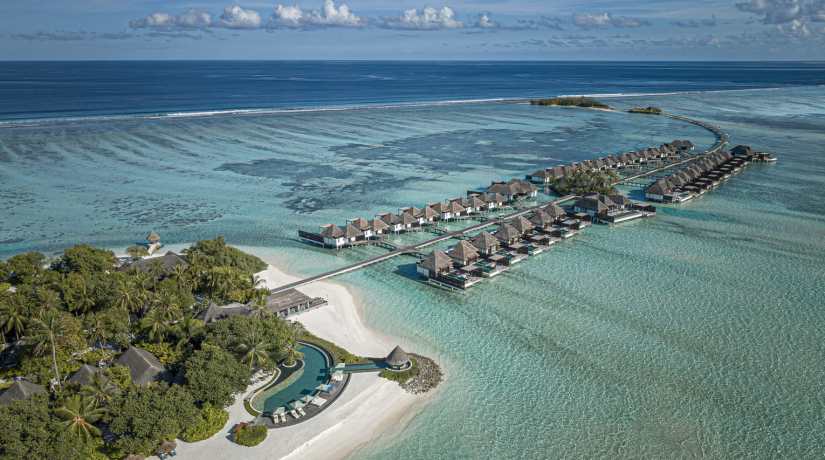 Four Seasons Resort Maldives at Kuda Huraa: ранее бронирование и летние акции
