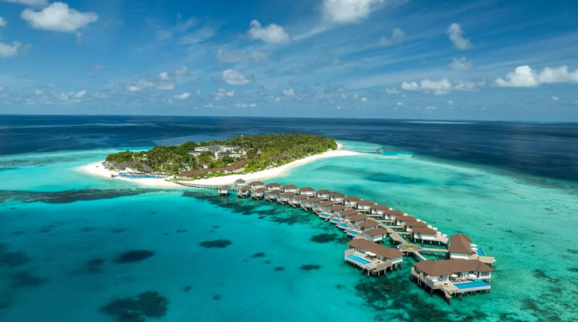 Avani+ Fares Maldives Resort: скидки до 30 % и выгодные условия на Новый год