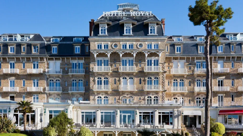 Hôtel Barrière Le Royal La Baule: открытие оздоровительного центра Longevity