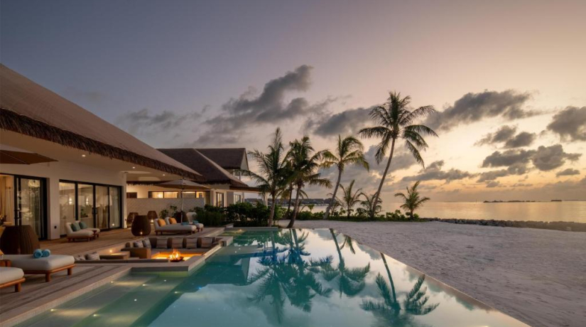 Hilton Maldives Amingiri Resort & Spa: скидка 20 %, полупансион в подарок, бесплатное проживание для детей и новая Family Beach Pool Villa