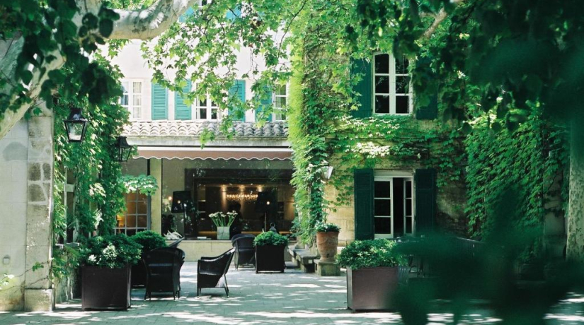 Le Prieuré-Baumanière: провансальский мир в окрестностях Авиньона