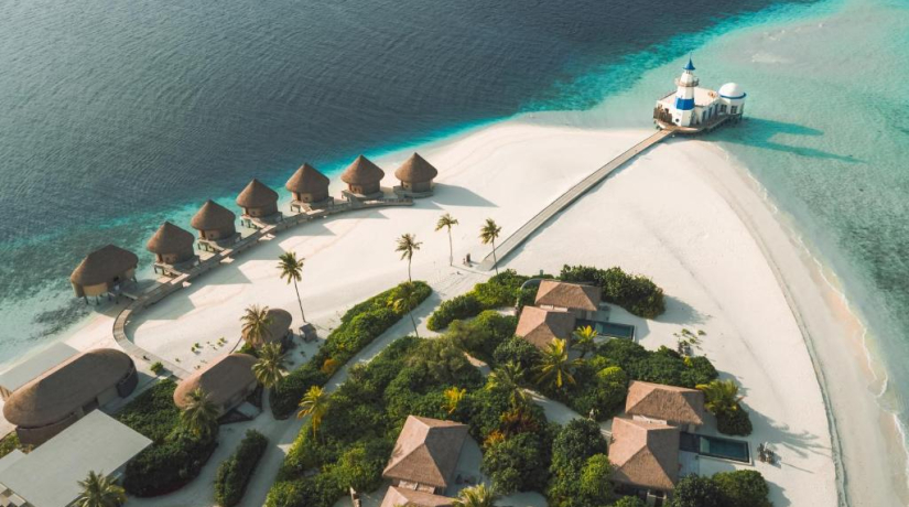InterContinental Maldives Maamunagau Resort: скидки до 35 %, апгрейд плана питания и спа-кредит в размере 750 долларов для гостей резиденций