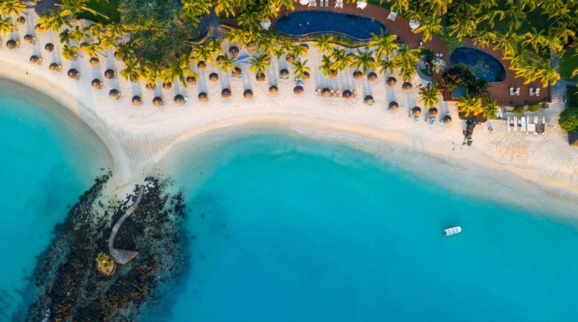 Royal Palm Beachcomber Luxury: расслабляющая атмосфера у океана со скидками до 25 % и бесплатным проживанием для подростков