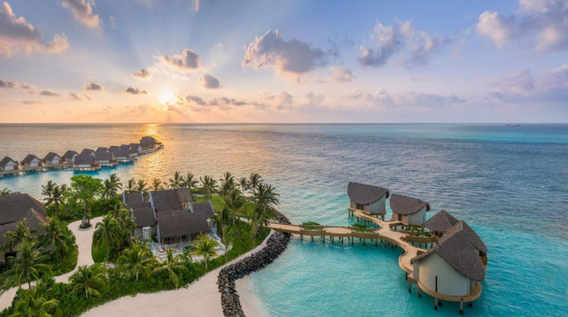 JW Marriott Kaafu Atoll Island Resort: скидки до 40 % и апгрейд плана питания для гостей семейных и многокомнатных вилл