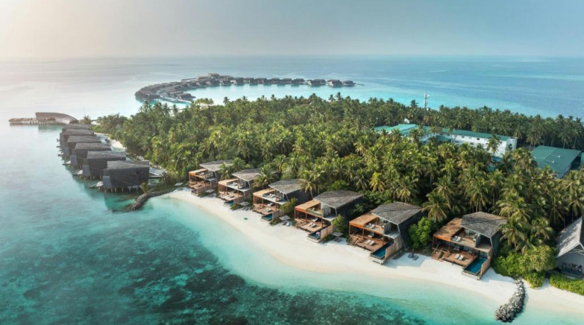 The St. Regis Maldives Vommuli Resort: скидки до 50 %, полупансион в подарок и эксклюзивные привилегии для гостей премиальных вилл
