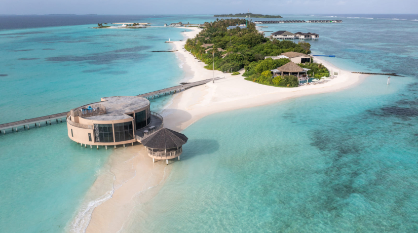 Le Méridien Maldives Resort & Spa: скидки до 45 %, бесплатное проживание для детей, апгрейд до ALL и новогодние предложения